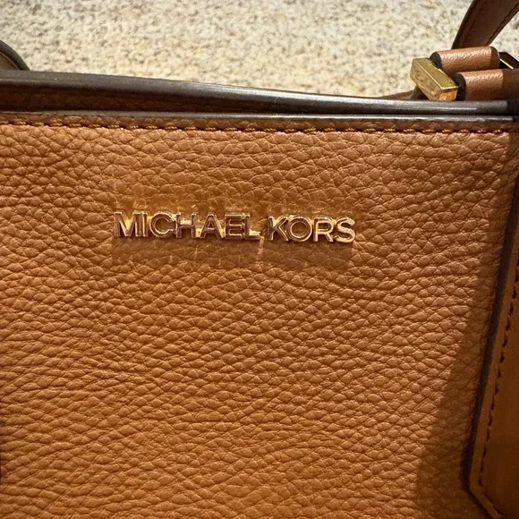 Michael Kors 3 in 1 Tote - Picture 2 of 16